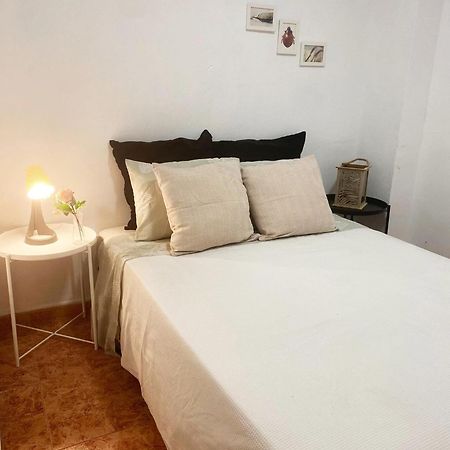 Rooms In Spacious Beach Flat In Valencia Eksteriør bilde