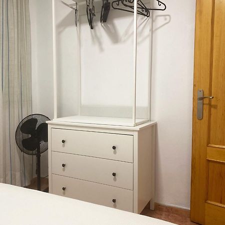 Rooms In Spacious Beach Flat In Valencia Eksteriør bilde