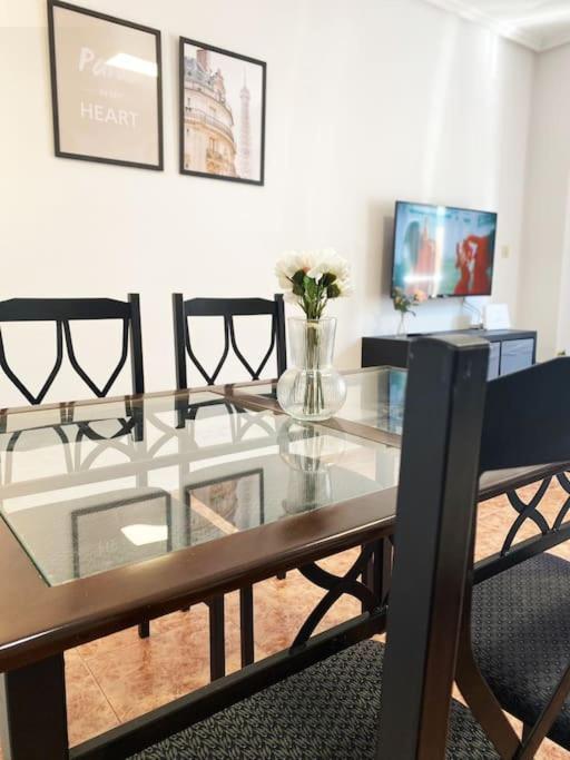 Rooms In Spacious Beach Flat In Valencia Eksteriør bilde