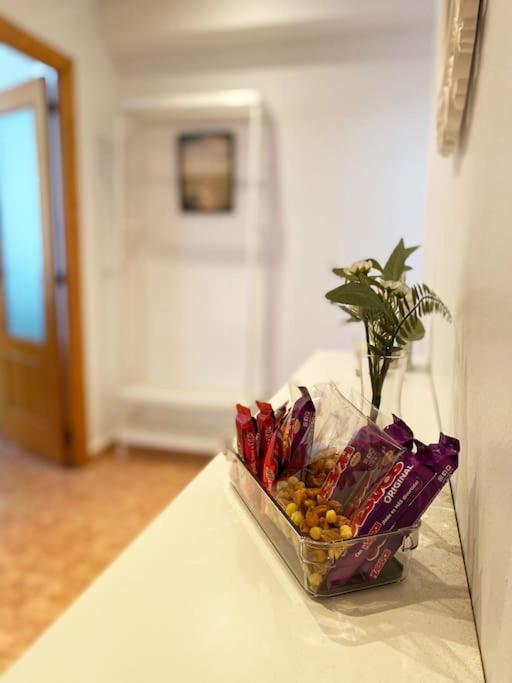Rooms In Spacious Beach Flat In Valencia Eksteriør bilde