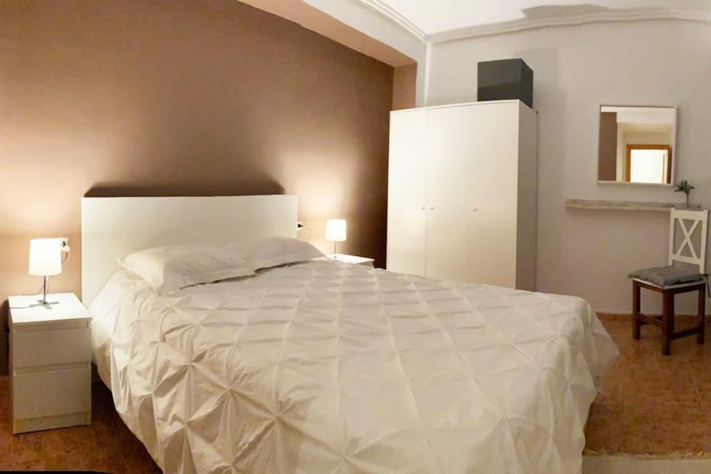 Rooms In Spacious Beach Flat In Valencia Eksteriør bilde