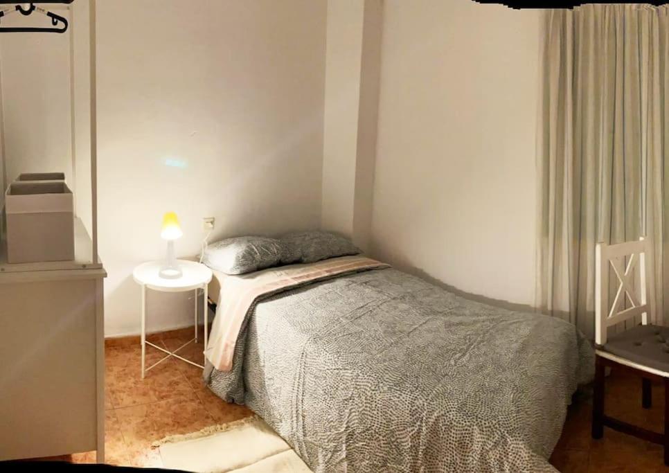 Rooms In Spacious Beach Flat In Valencia Eksteriør bilde