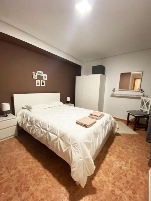 Rooms In Spacious Beach Flat In Valencia Eksteriør bilde
