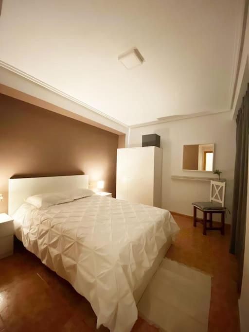 Rooms In Spacious Beach Flat In Valencia Eksteriør bilde