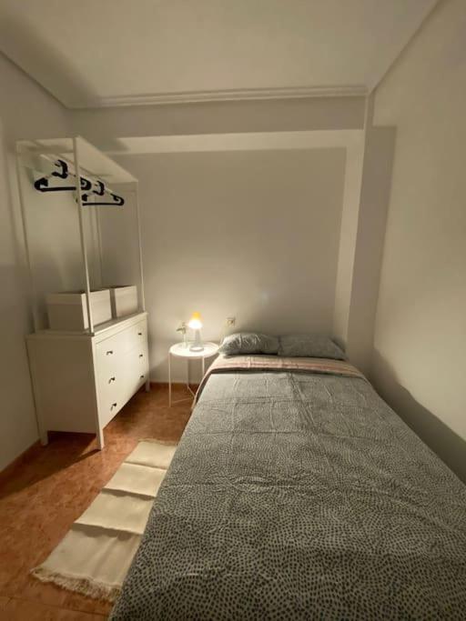 Rooms In Spacious Beach Flat In Valencia Eksteriør bilde