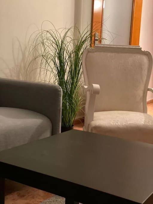 Rooms In Spacious Beach Flat In Valencia Eksteriør bilde