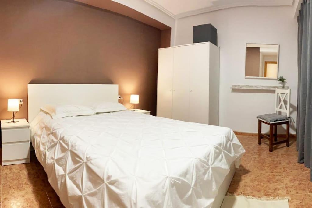 Rooms In Spacious Beach Flat In Valencia Eksteriør bilde