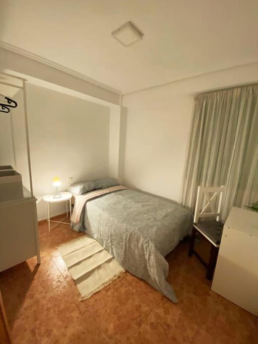 Rooms In Spacious Beach Flat In Valencia Eksteriør bilde