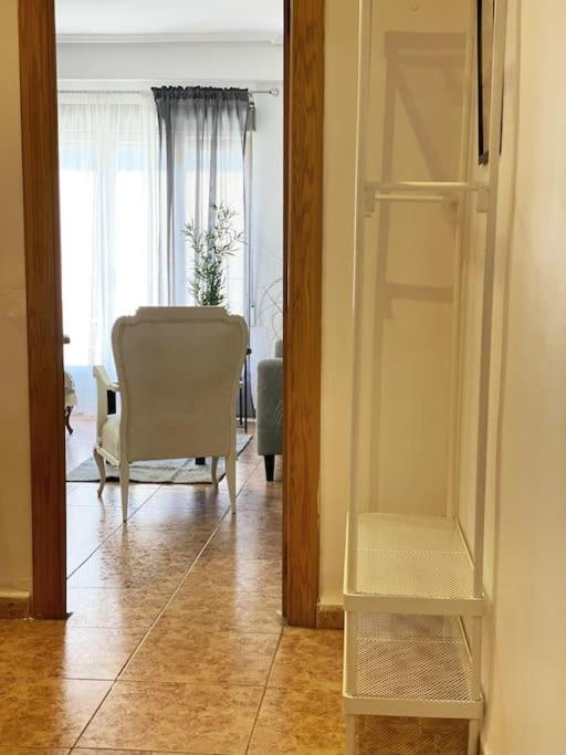 Rooms In Spacious Beach Flat In Valencia Eksteriør bilde