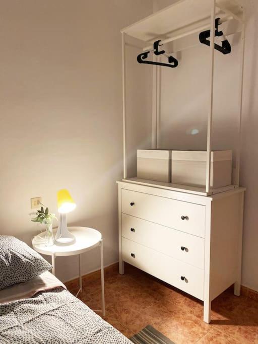 Rooms In Spacious Beach Flat In Valencia Eksteriør bilde