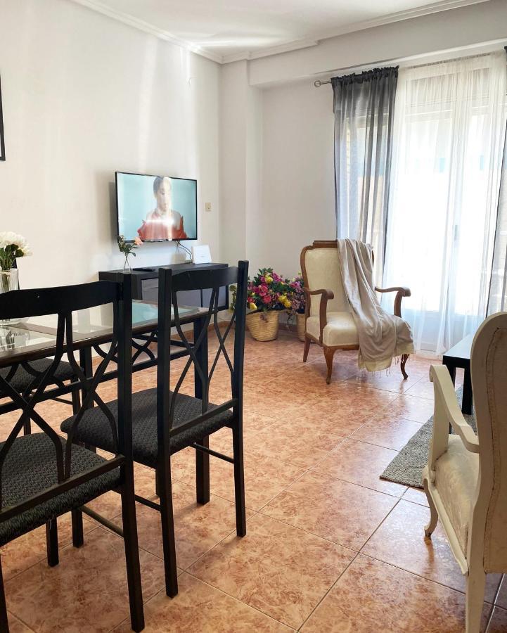 Rooms In Spacious Beach Flat In Valencia Eksteriør bilde
