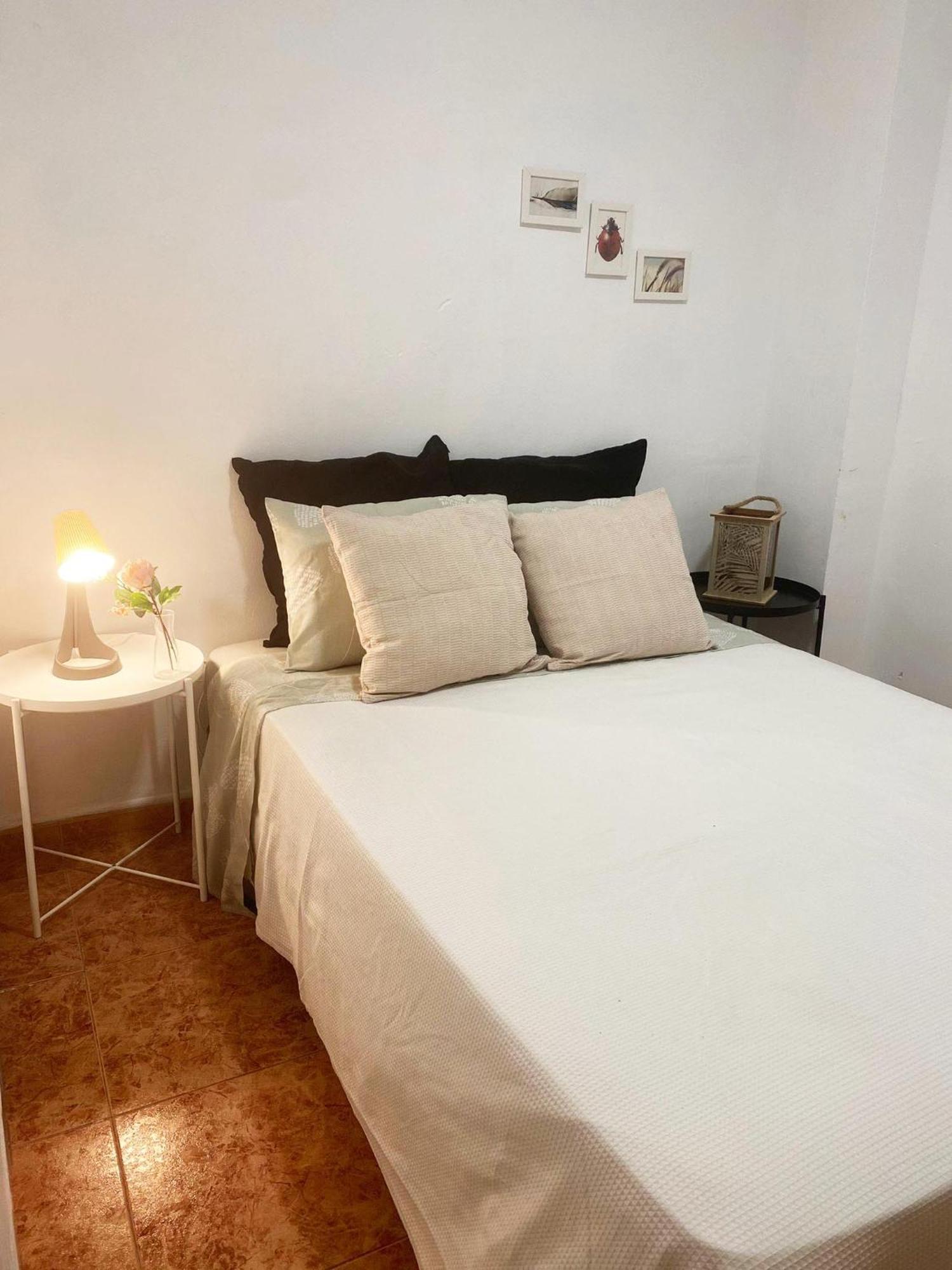 Rooms In Spacious Beach Flat In Valencia Eksteriør bilde