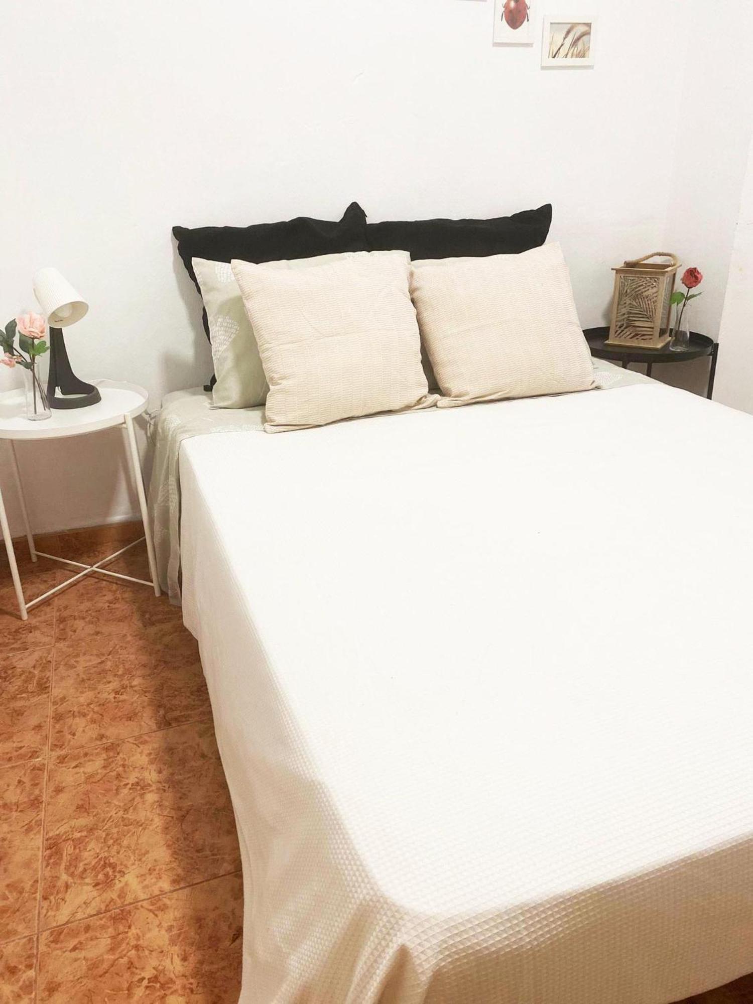 Rooms In Spacious Beach Flat In Valencia Eksteriør bilde