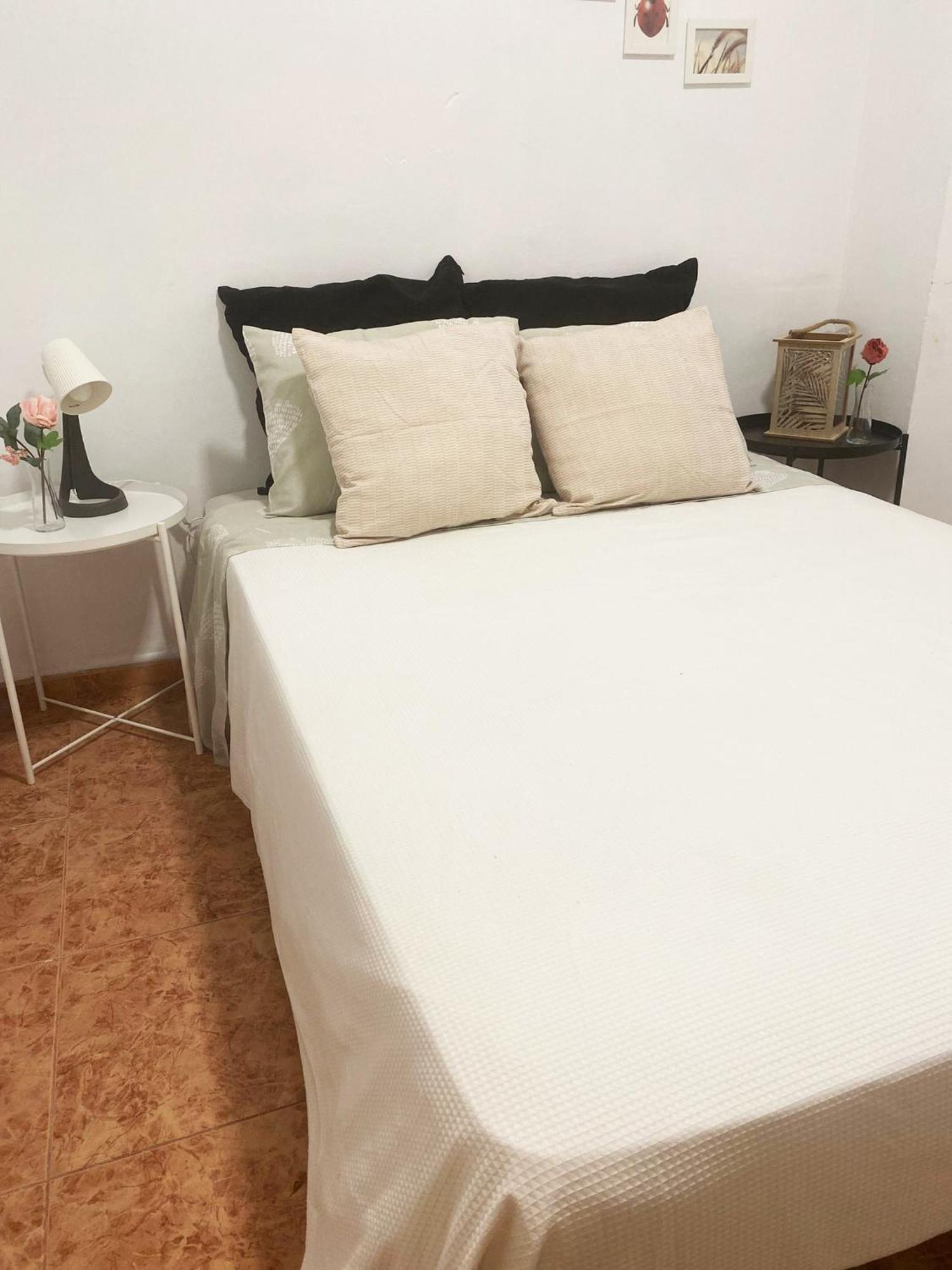 Rooms In Spacious Beach Flat In Valencia Eksteriør bilde