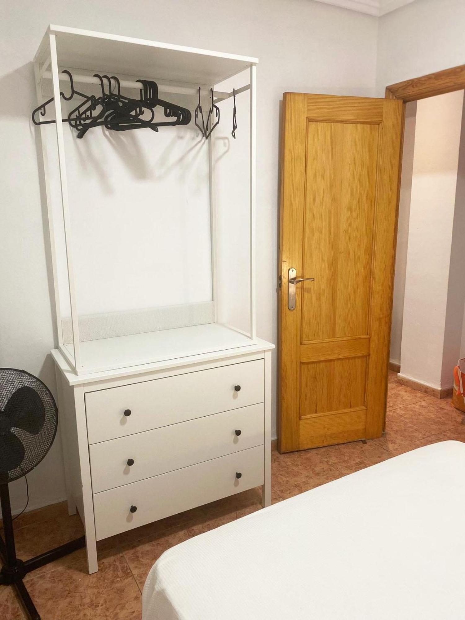Rooms In Spacious Beach Flat In Valencia Eksteriør bilde